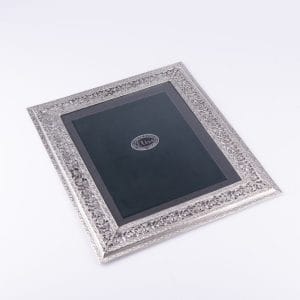 إطار صور باللون الفضي المُعتق مُزين بنمط الزهور المتشابكة من إلياس آرتميتال. حجم صغير