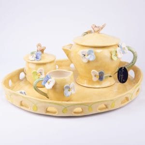طقم شاي من البورسلين من شركة موسيس سبرنغ. كبير الحجم.