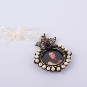 Chehoma. Picture Frame with Pearls. Small Size